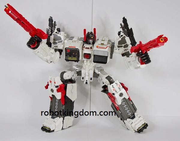 First Look At Metroplex Hong Kong Exclusive Transformers Genarations Action Figure  (7 of 20)